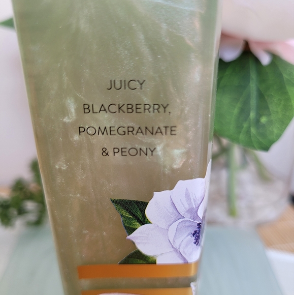 Sweet Berries Blooms & Iced Lemon Pound Cake Bath & Body Works Hand Soap Set NWT - Picture 6 of 9